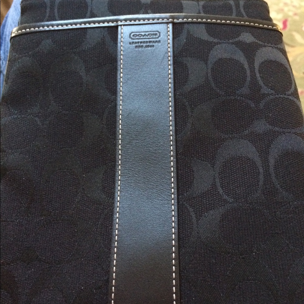 💕Authentic Coach Black Signature Cross Body💕